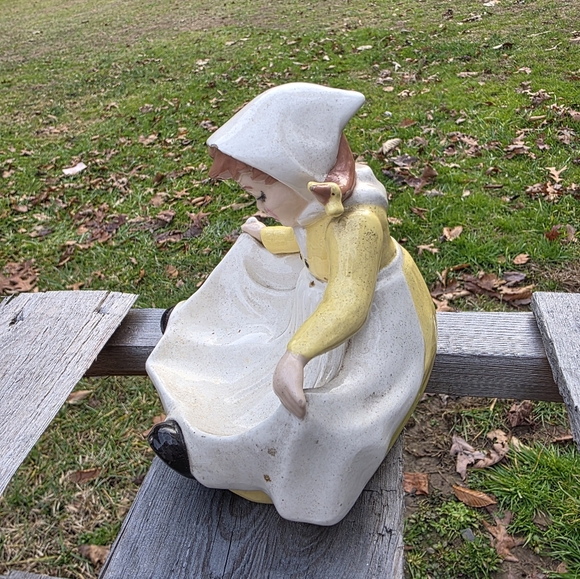 Vtg Ceramic Figurine 1980s Girl Flower Girl With Hat Cottagecore Southern Belle - Picture 4 of 5